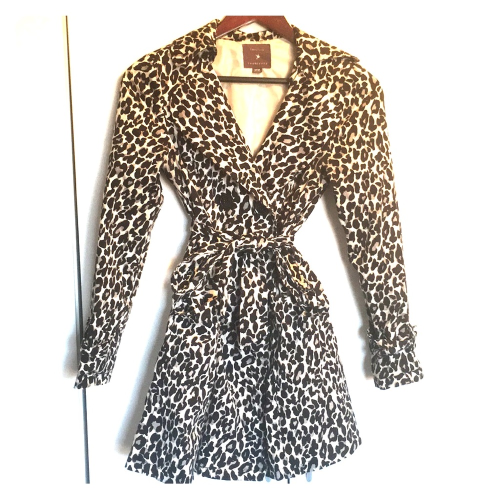 Ladies Forever 21 modern leopard trench coat